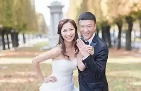 孙红雷老婆个人资料简介，近期携妻子走红毯分享爱情启蒙经历