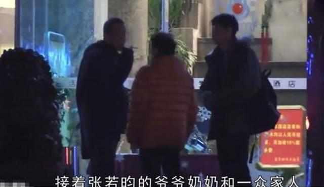 张若昀和唐艺昕即将奉子成婚，现身酒店时，肚子不小心暴露了一切