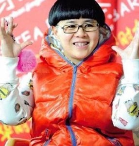 ​52岁金龟子，与丈夫王宁结婚31年恩爱有加，19岁女儿颜值很高