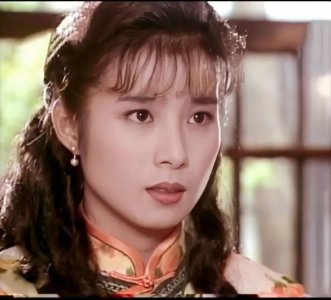 ​“哑巴新娘”岳翎和老公相爱15年，坚持丁克，老公是圈外人？