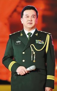 ​被封小品王，享少将军衔的黄宏突然被免职，多年后揭开免职真相