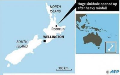 ​新西兰现巨大天坑，有2个足球场那么大，天坑深度约18米